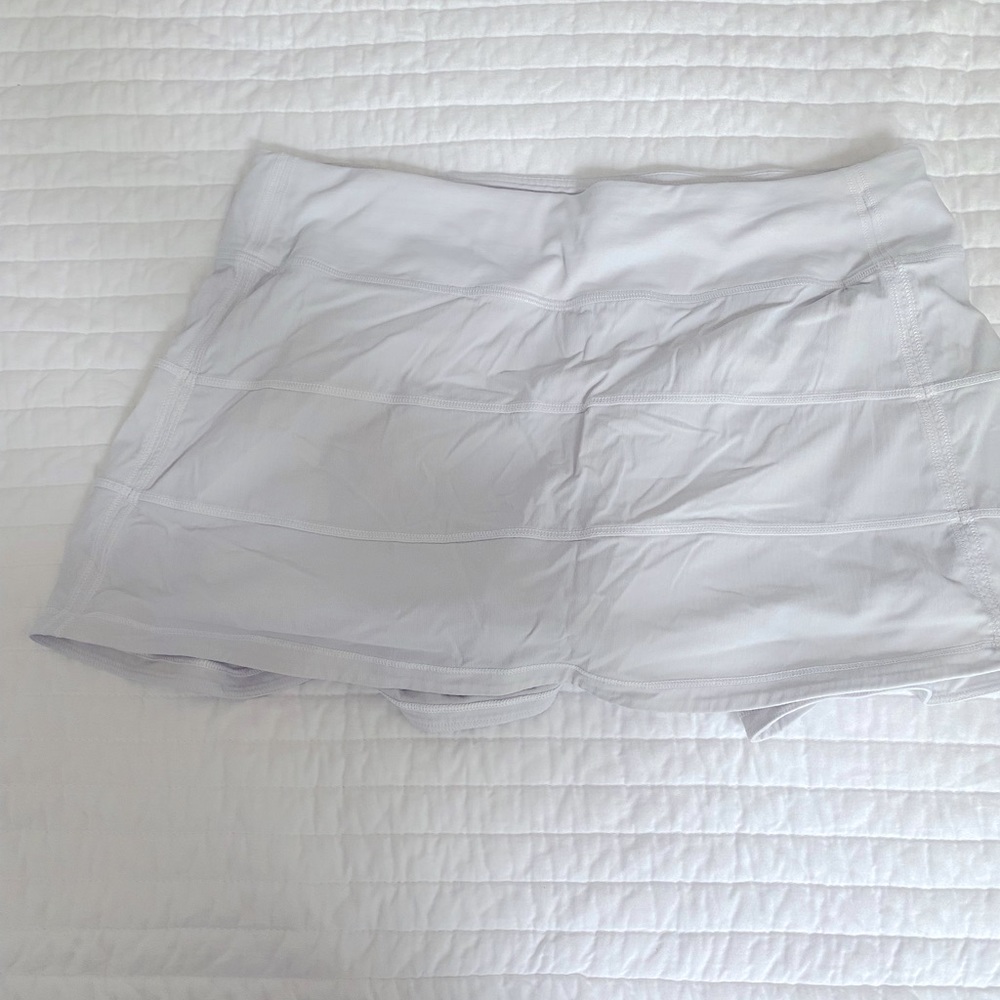 White Lululemon Skirt. Excellent condition. Smoke free home.